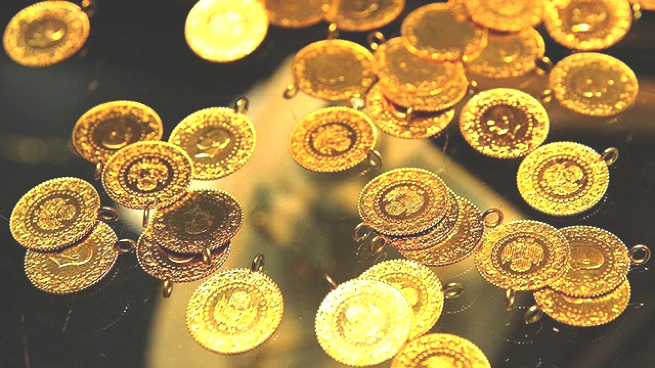 DÖVİZDEN DESTEK Açıklamalarına dövizle ilgili devam eden Altın ve Para Uzmanı İslam Memiş, özellikle gram altın açısından dolar/TL endeksinin dikkat çekici olduğunu ifade etti. 