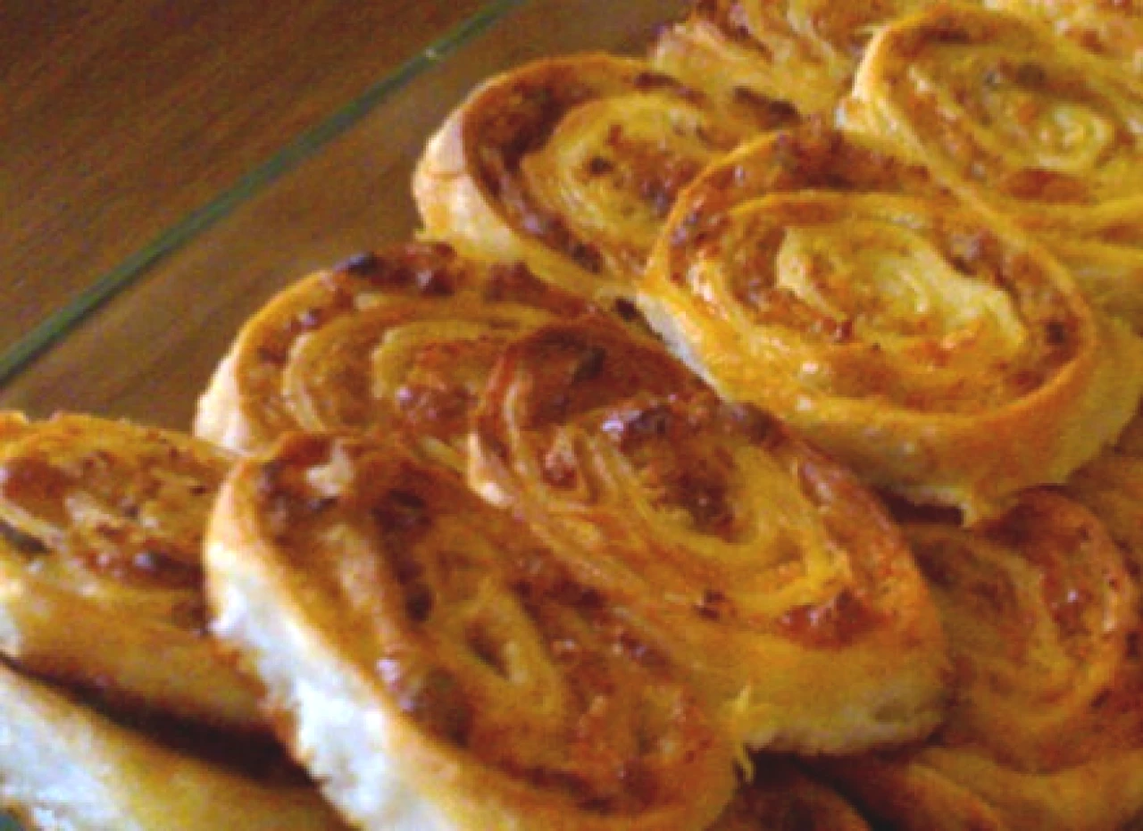 Komşu Çatlatan Börek Tarifi! Herkes Bu Tarifi Soruyor: 3 Yufkayla Çıtır Patatesli Rulo Börek