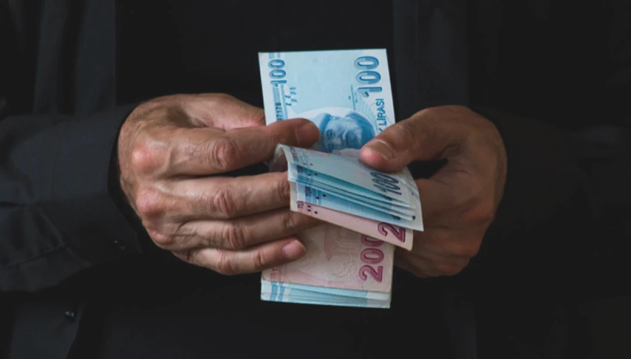 1999-2008 SGK Girişlilere Kademeli Emeklilik Tablosu! Meclis'teki Teklifte Kadına 43, Erkeğe 45 Yaş Formülü: Hangi Yıl Kaç Gün?