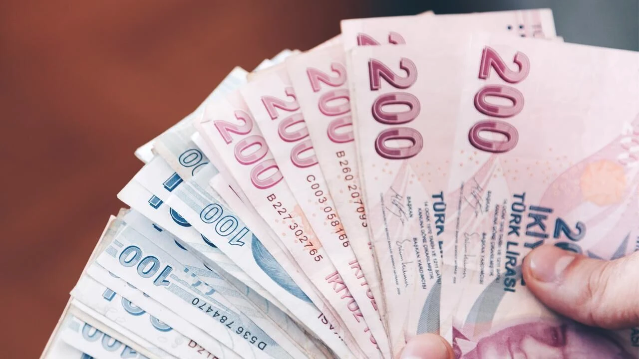 Ziraat Bankası'ndan Emekliye 12.000 TL'ye Varan Promosyon! Maaşa Göre Güncel Tablo ve Tek SMS'le Başvuru Yöntemi