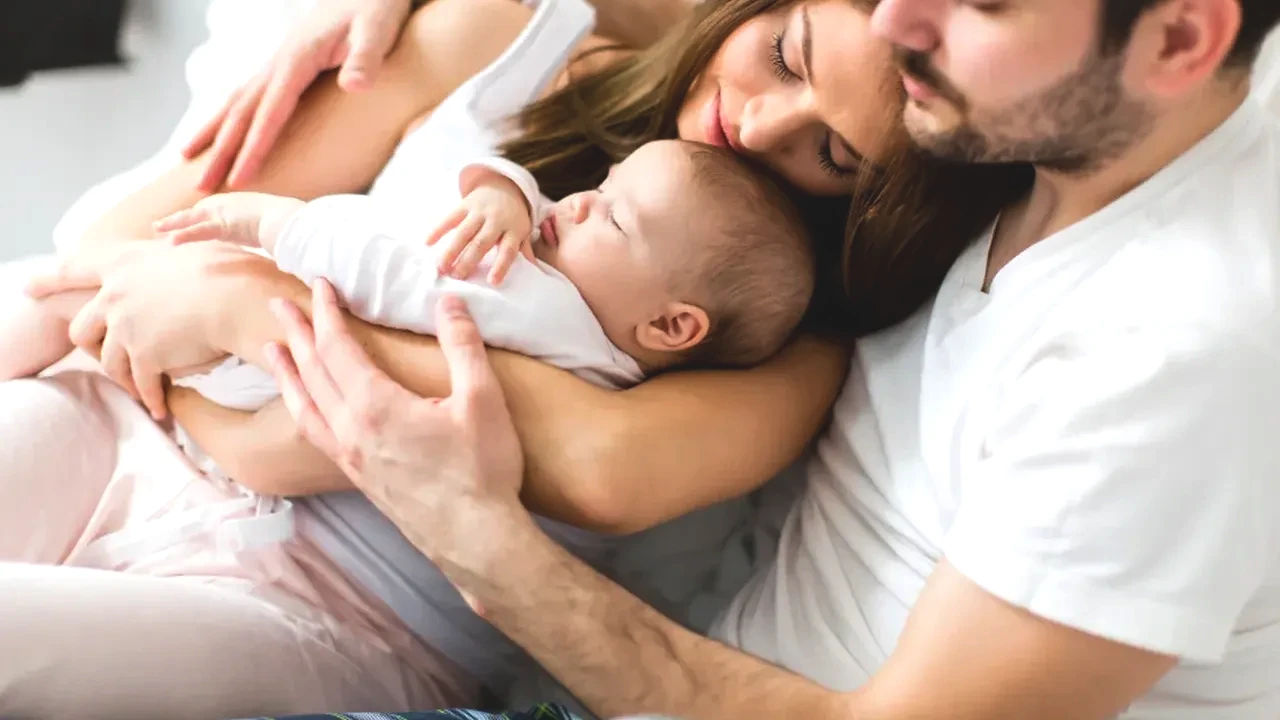 Bebeğe Devletten Aylık 5.000 TL! Doğum Yardımında Gelir Şartı Yok: İlk, İkinci ve Üçüncü Çocuk İçin Ödenen Tutarlar