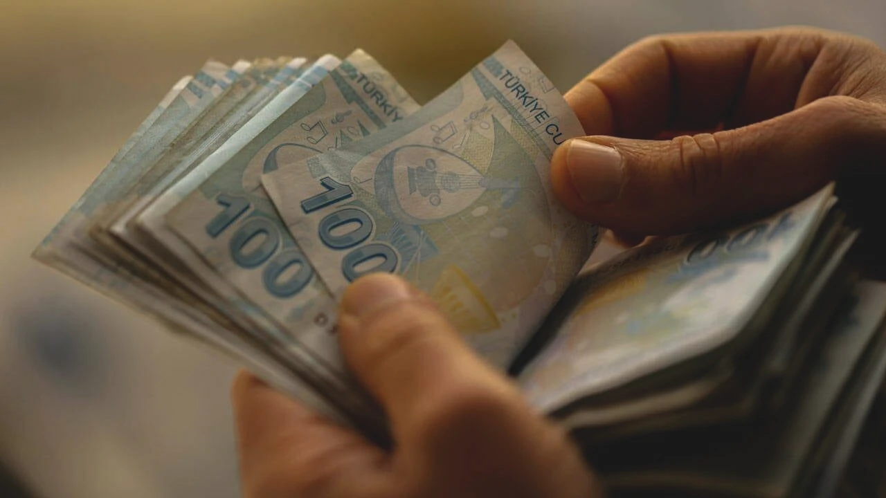 Memur Emeklisinin 8.077 TL Davasında AYM'den Kritik Karar! Başvuru Kabul Edilebilir Bulundu, Esastan İncelenecek: Güncel Karşılığı 25 Bin TL