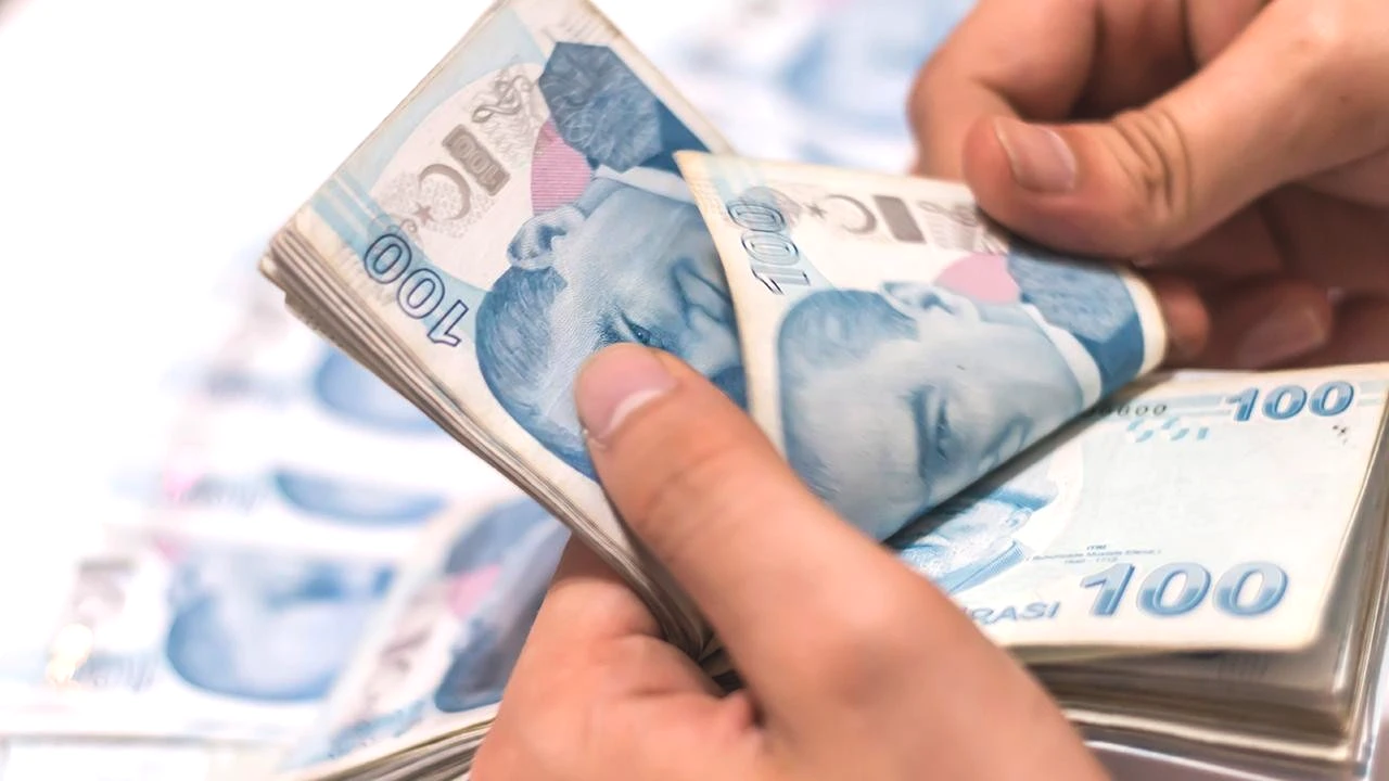 Memur Emeklisinin 8.077 TL Davasında AYM'den Kritik Karar! Başvuru Kabul Edilebilir Bulundu, Esastan İncelenecek: Güncel Karşılığı 25 Bin TL