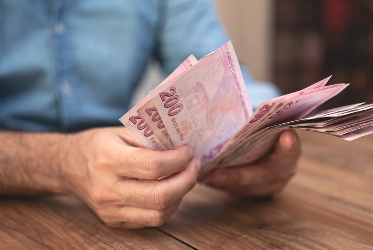 Memur ve Memur Emeklisine Ocak 2027 Zammı Şekilleniyor! İki Aylık Fark Belli Oldu, Zam Yüzde 8'i Aşabilir: İşte Hesap Tablosu