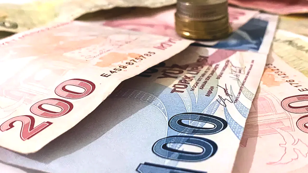 Emeklinin Bayram İkramiyesi Eridi! 2018'de Asgari Ücretin Yüzde 62'siydi, Bugün Yüzde 14: Oran Korunsaydı 17.500 TL Olacaktı