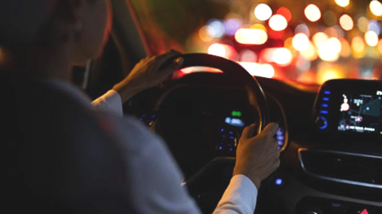 Sanayi Ustaları Uyardı: Arabaya Biner Binmez Bunu Yapmayın! Kış Sabahlarında Herkesin Yaptığı Hata Motoru Yoruyor
