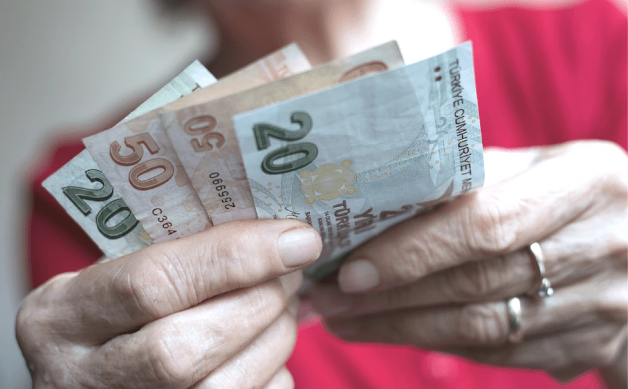 Yurt Dışında Çalışanlara Türkiye'den Emeklilik Yolu! Günlüğü 495 TL'den Borçlanma: 5 Bin Gün 2,48 Milyon Lira Tutuyor